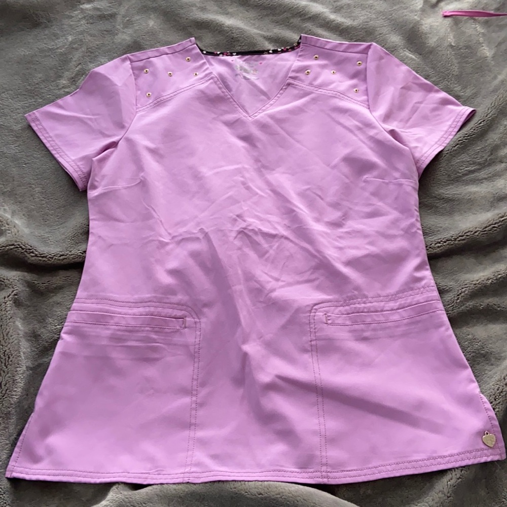 NWOT Heartsoul M scrub top.pinkish purple color
